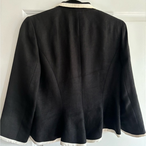 Linen Ralph Lauren Blazer, size 6. - Picture 5 of 5